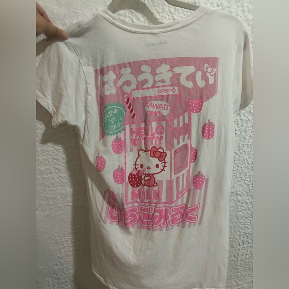 Hot Topic Hello Kitty T-Shirt - Picture 2 of 3